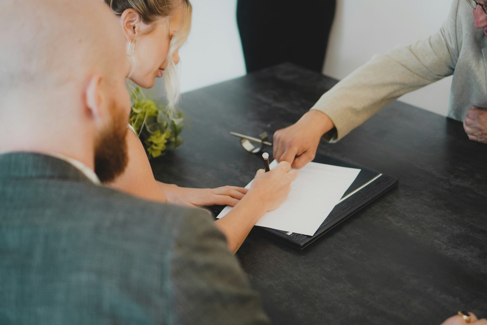 Signature d'un contrat de rachat de crédit
